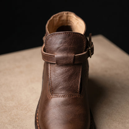 Bottes moines en cuir grainé, fabriquées à la main par des artisans